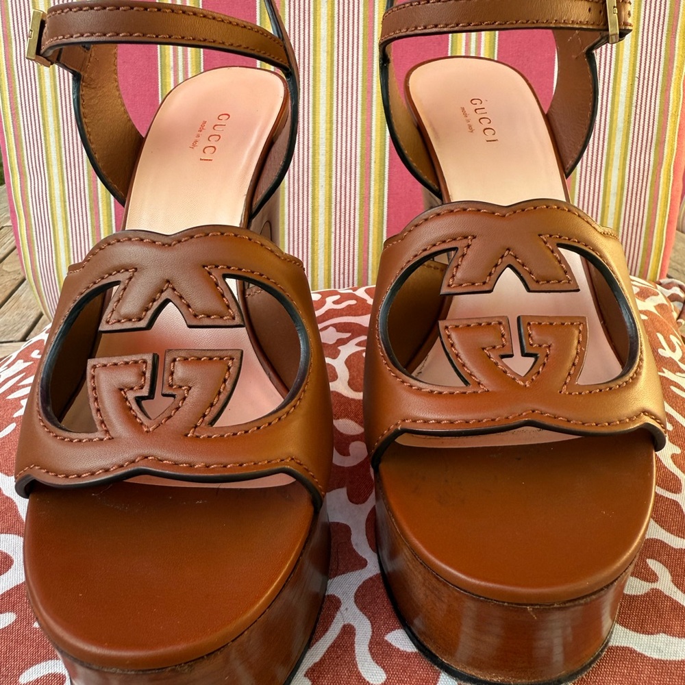 Gucci Interlocking G  Platform Logo Sandals - Picture 6 of 9